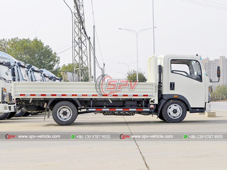 HOWO Light-Duty Cargo Truck - Right Side